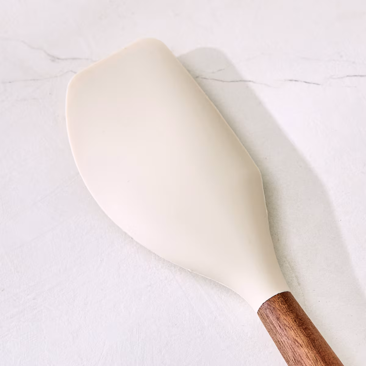 Chefs Pride Zeta Silicone Spatula with Acacia Wood Handle in Cream