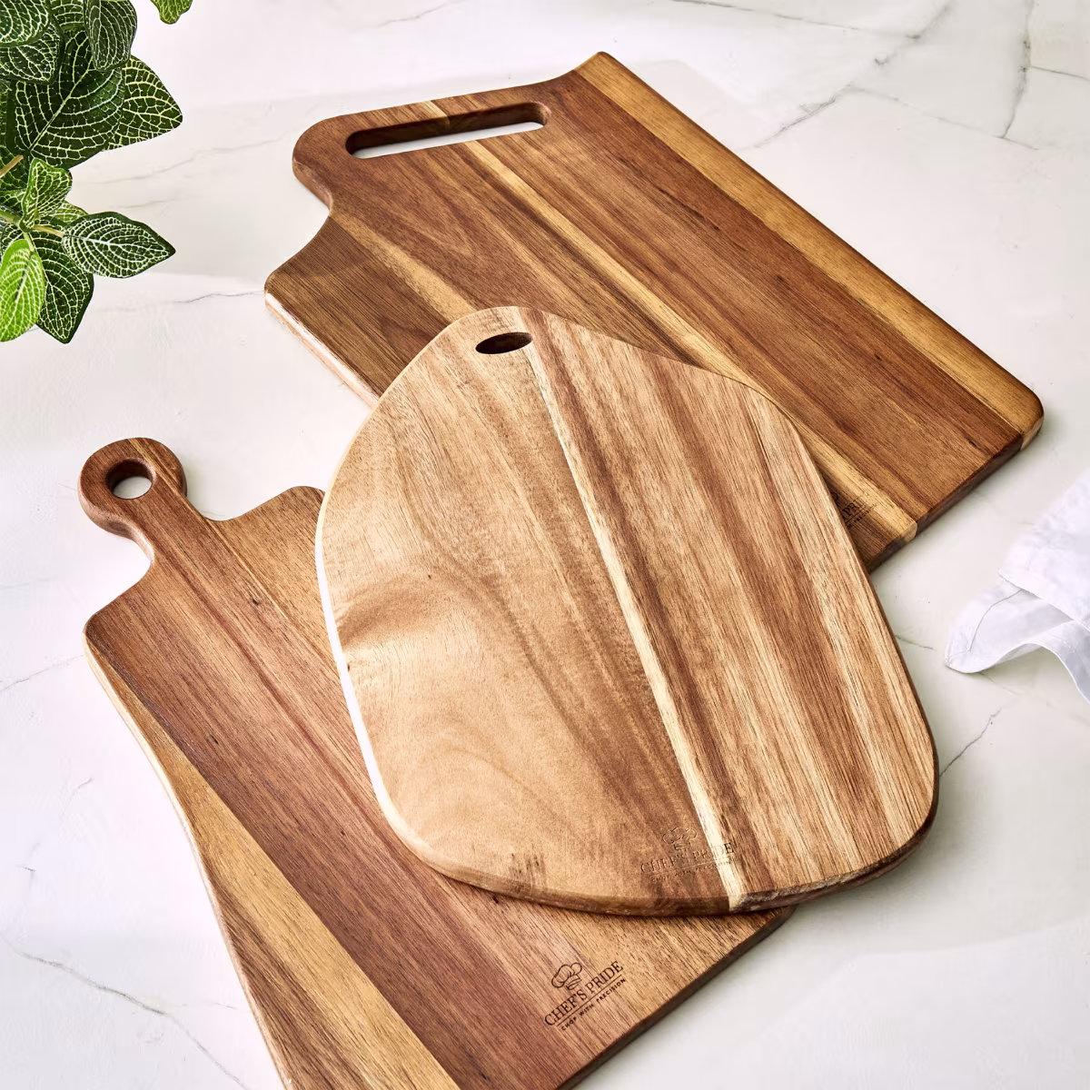 Chefs Pride Marion Acacia Wood Chopping Board with Handle in Brown
